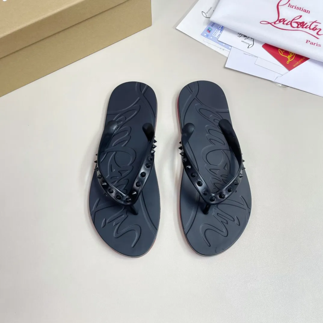 [CL red sole shoes] P: 260💰 size 38-45. Men's classic slippers, made on the official website 1:1, the original factory specializes in original materials ➖ OEM production ➖ Original ultra-light anti-slip outsole. Super fashionable and super comfortable, handsome on the feet, a must-have for men in summer! .
